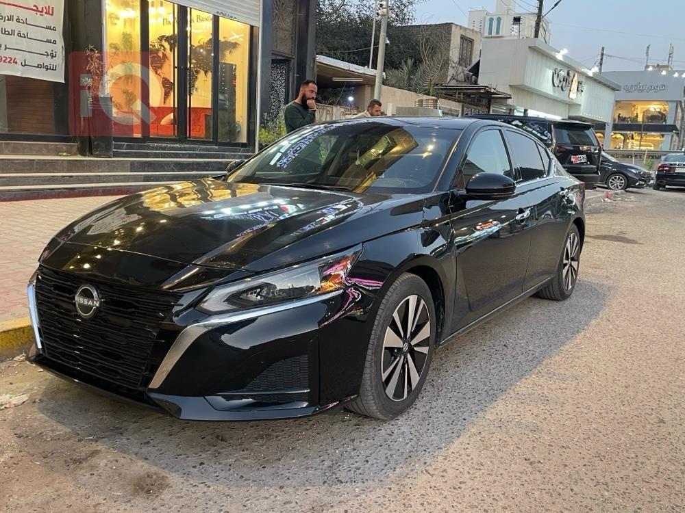 نيسان ألتيما